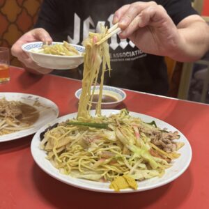 町乃華菜子と日本炒飯協会の先輩たちが訪れた鎌田の町中華「朋友」