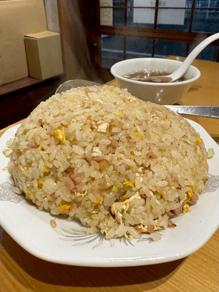 交通飯店の味を継承する武ろくのチャーハン